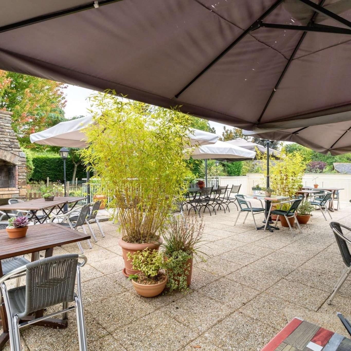 Brit Hotel Le Cygne Saint-Hilaire-du-Harcouët Esterno foto
