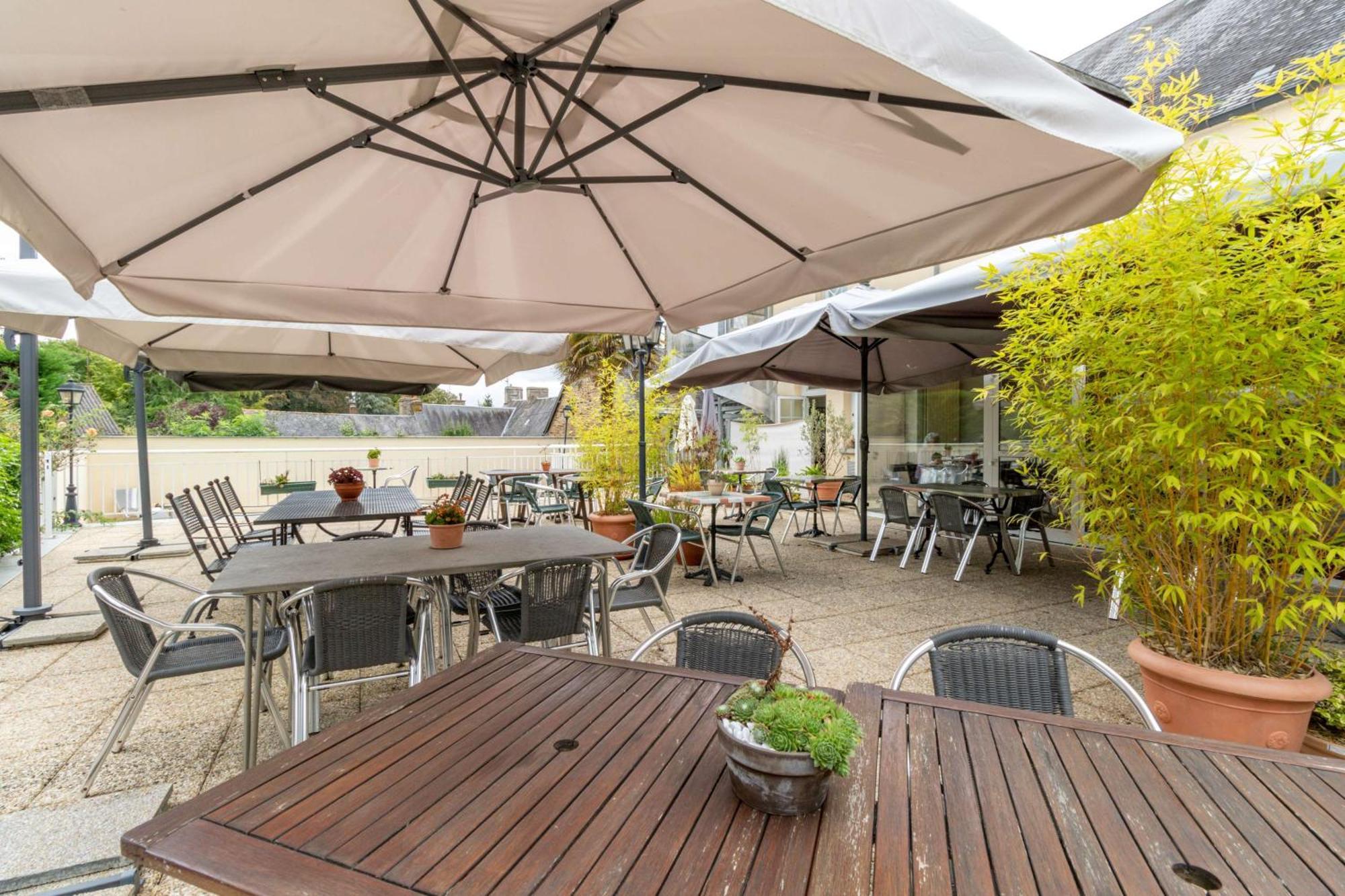 Brit Hotel Le Cygne Saint-Hilaire-du-Harcouët Esterno foto