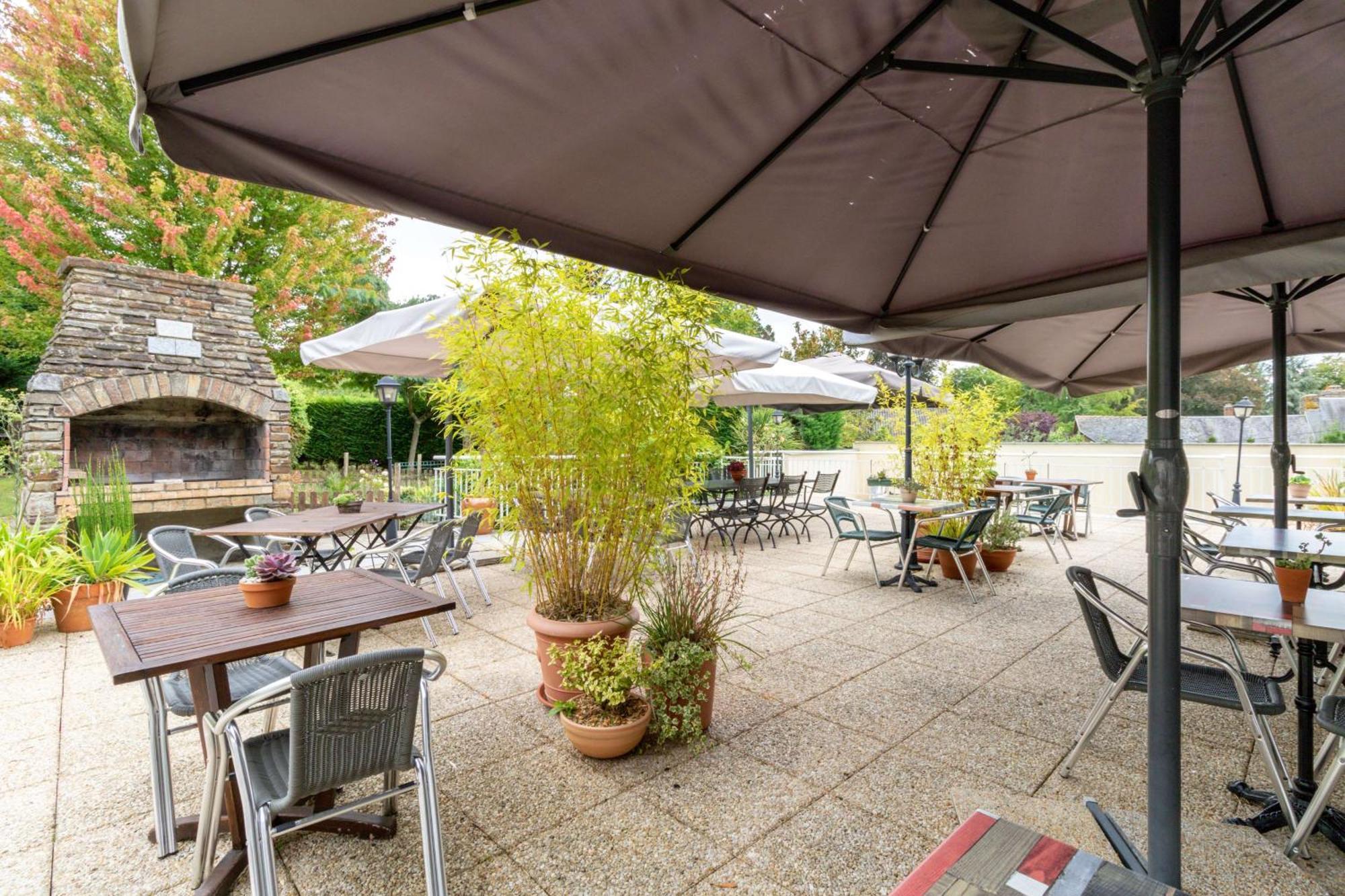 Brit Hotel Le Cygne Saint-Hilaire-du-Harcouët Esterno foto