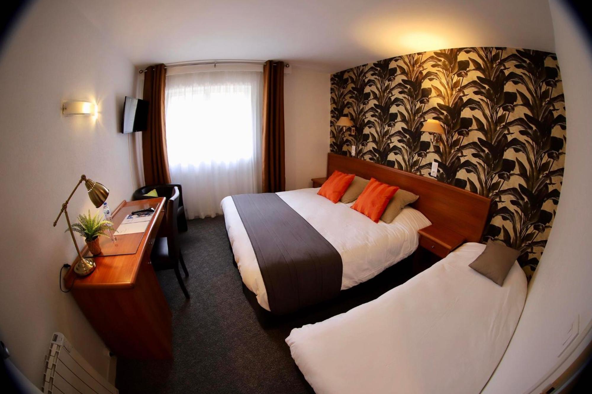Brit Hotel Le Cygne Saint-Hilaire-du-Harcouët Esterno foto