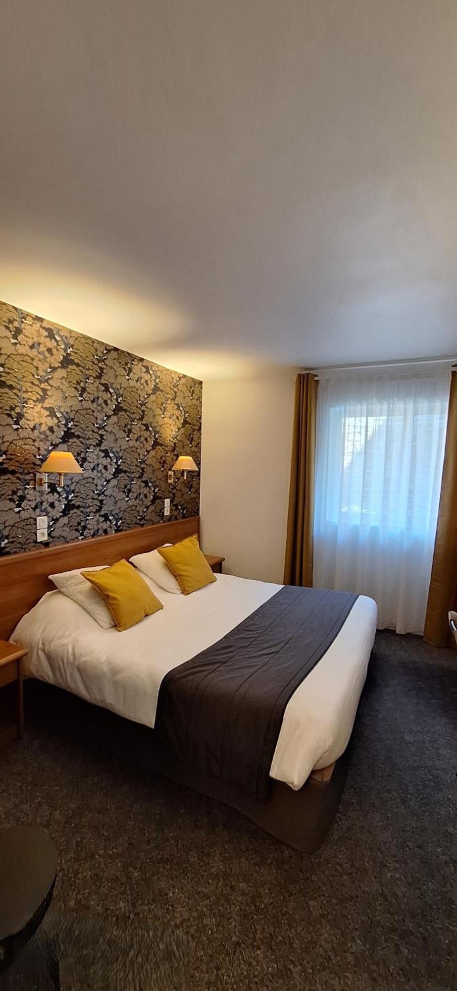 Brit Hotel Le Cygne Saint-Hilaire-du-Harcouët Esterno foto