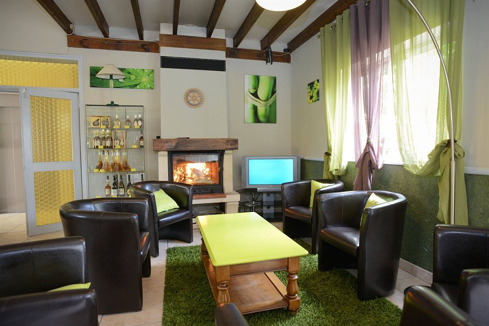 Brit Hotel Le Cygne Saint-Hilaire-du-Harcouët Esterno foto