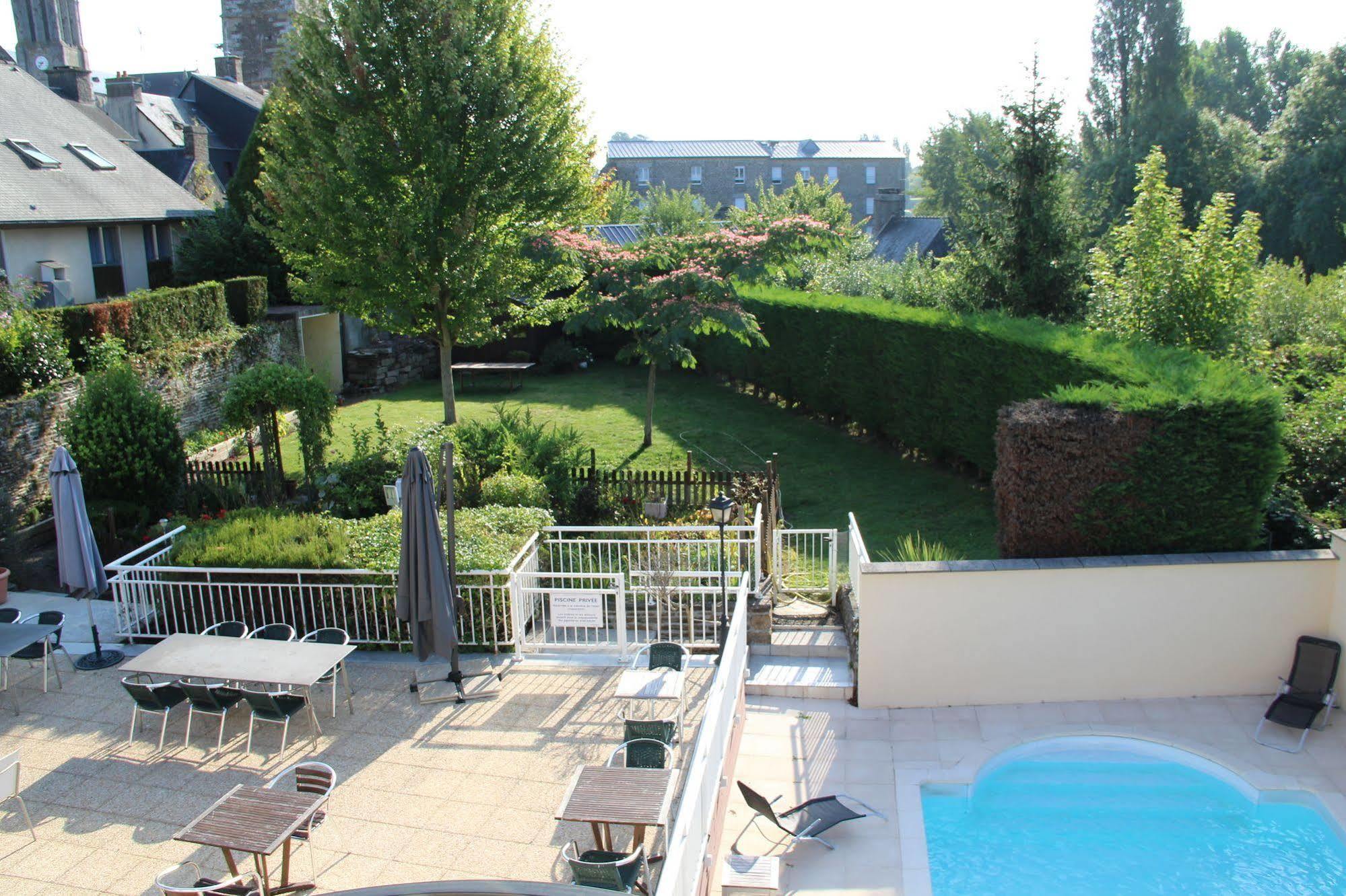 Brit Hotel Le Cygne Saint-Hilaire-du-Harcouët Esterno foto